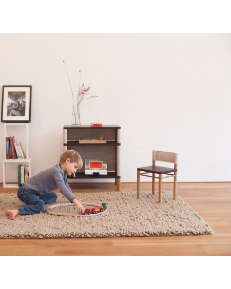 Chaise enfant sensorielle Clément inspirée par Montessori Noir | Coclico | MyloWonders
